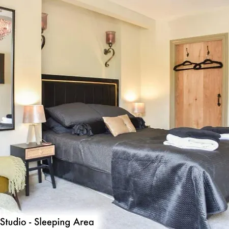 Ferienhaus Honeysuckle & Whinfell *